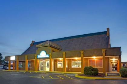 Days Inn by Wyndham Benson - image 1