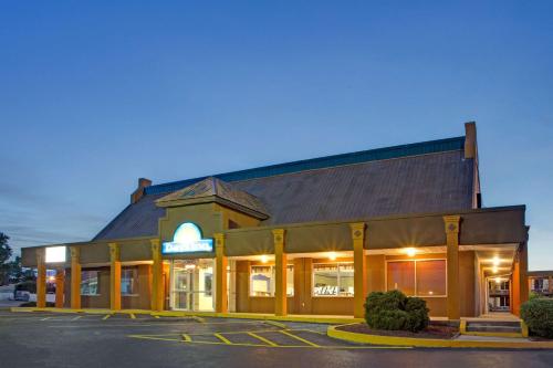 Days Inn by Wyndham Benson - main image