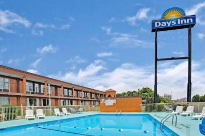 Days Inn by Wyndham Benson - image 5