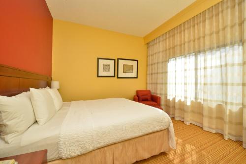 Courtyard by Marriott Bentonville - image 3