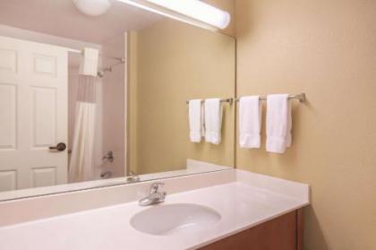 La Quinta by Wyndham Bentonville - image 3