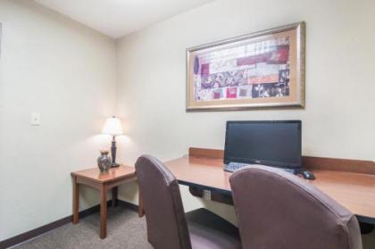 HomeTowne Studios & Suites by Red Roof Bentonville - image 1