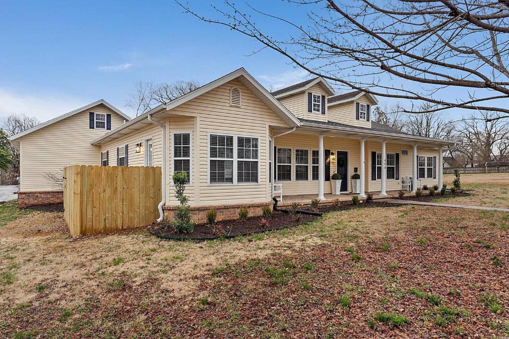 Modern Farmhouse - 2 Minute Bike to Slaughter Pen Trailhead - DTWN Bentonville - image 3