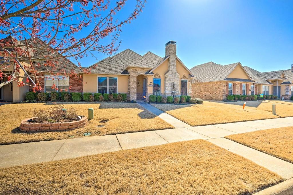 Upscale Pet-Friendly Townhome Private Patio - image 3