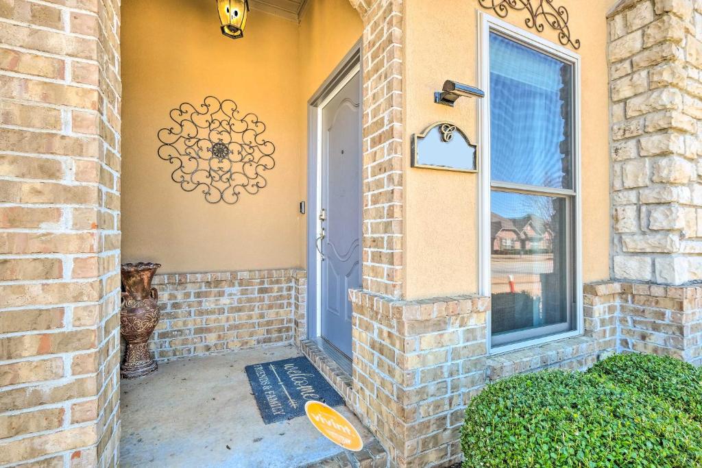 Upscale Pet-Friendly Townhome Private Patio - image 4