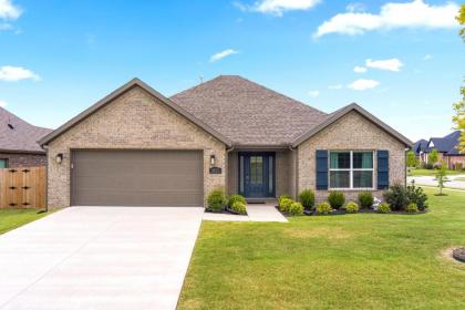 The Marigold - BRAND NEW - Modern Bentonville Home - 5 mi to Downtown! - image 4