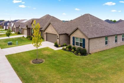 The Marigold - BRAND NEW - Modern Bentonville Home - 5 mi to Downtown! - image 8