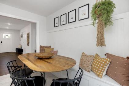 Casa Azul - Walk to 8th St Market - Sleeps 10! - image 14