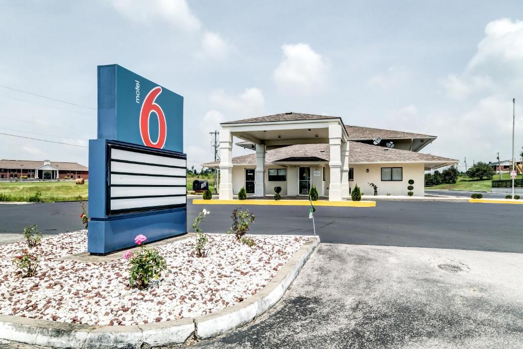 Motel 6-Berea KY - main image