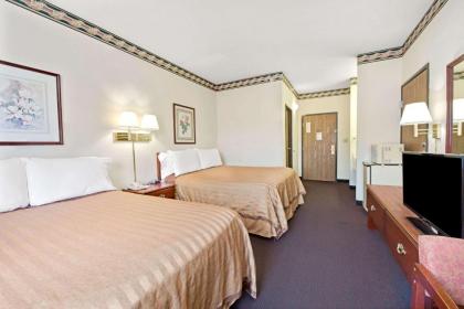 Travelodge by Wyndham St. Louis - image 3