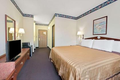 Travelodge by Wyndham St. Louis - image 9