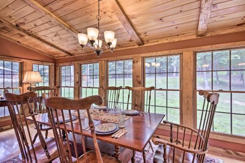 Creekside Berkeley Springs Cabin on 35 Acres! - image 4