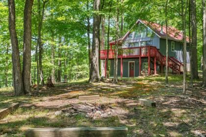 Chalet Cabin w Huge Deck Fire Pit & Jacuzzi Tub! - image 15