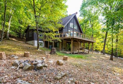 Chalet Cabin with Private Lake WiFi & Huge Deck! - image 18