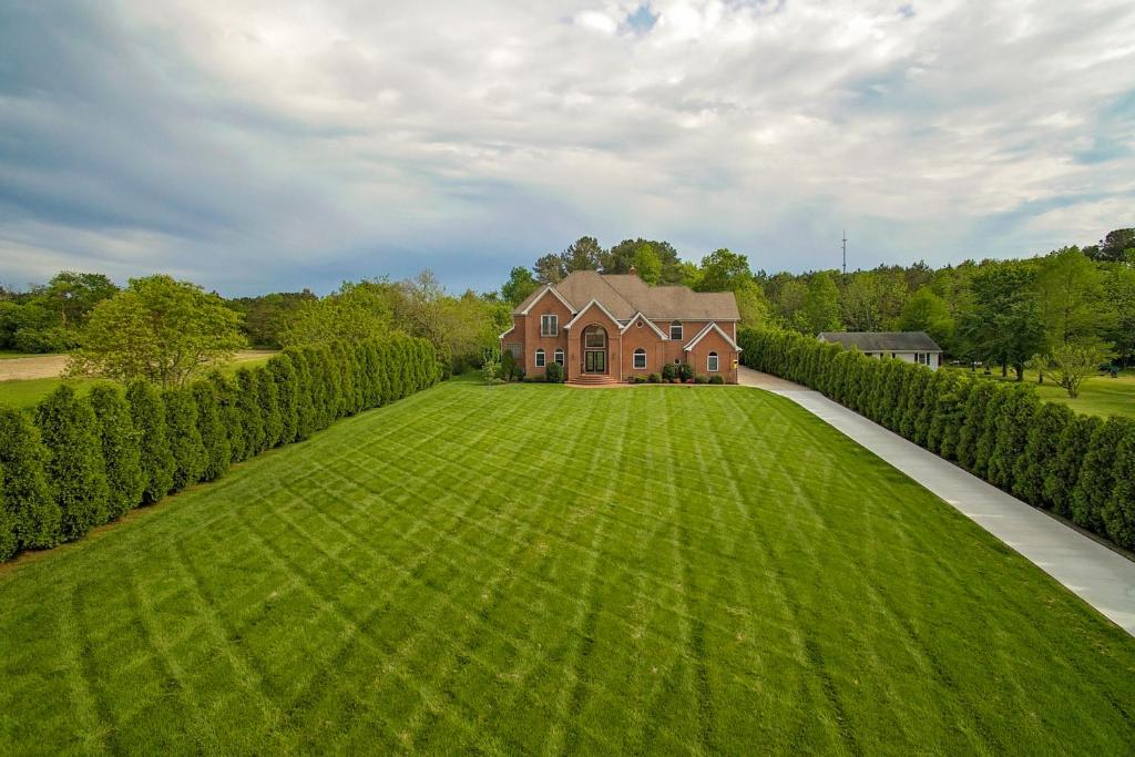 The Brooklyn Estate and Cottage - main image