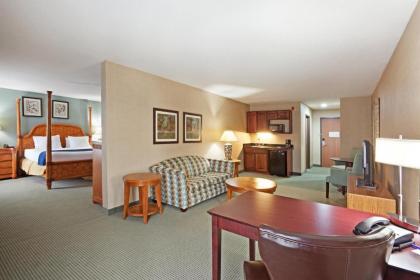 Holiday Inn Express and Suites Meriden an IHG Hotel - image 4