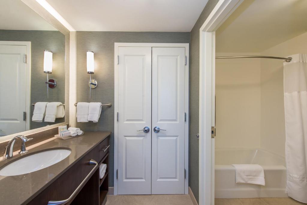 Homewood Suites by Hilton Boston Marlborough - image 2