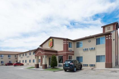 Super 8 by Wyndham Bernalillo - image 9