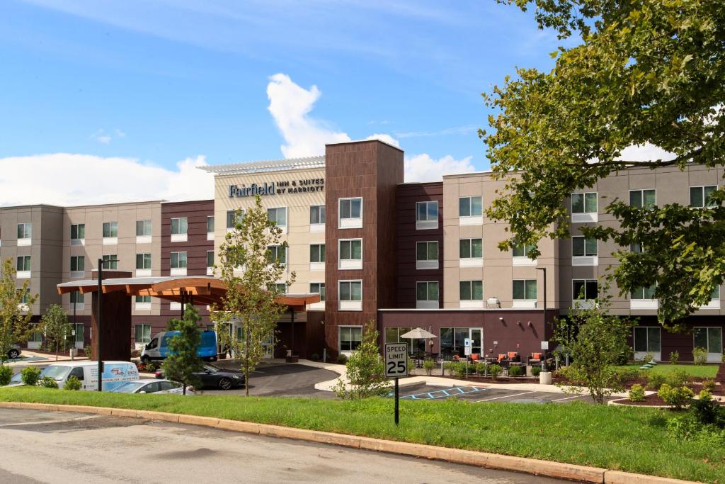 Fairfield Inn & Suites by Marriott Philadelphia Valley Forge/Great Valley - image 5