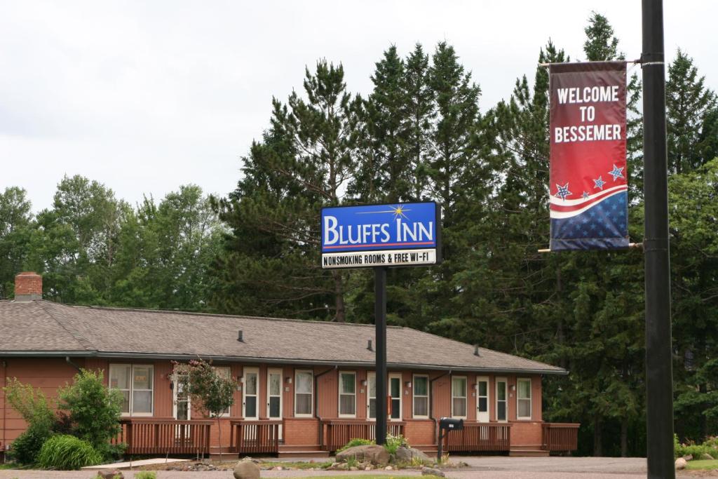 Bluffs Inn - image 3