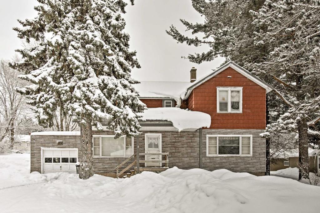 Downtown Bessemer House Near Skiing and Snowmobiling - main image