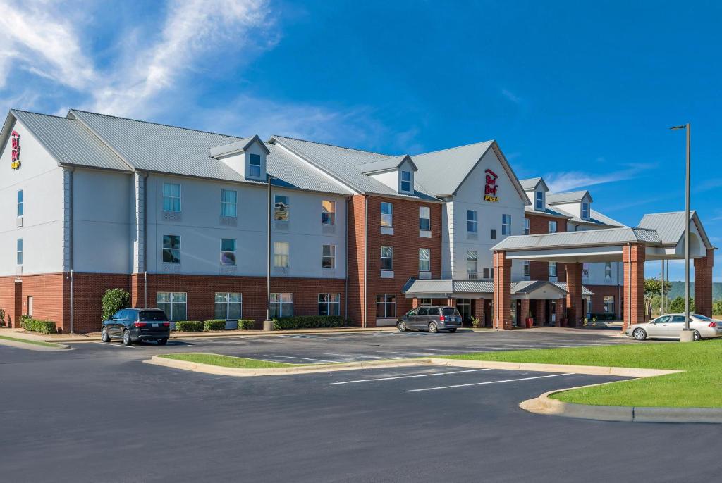 Red Roof Inn & Suites Bessemer - image 7