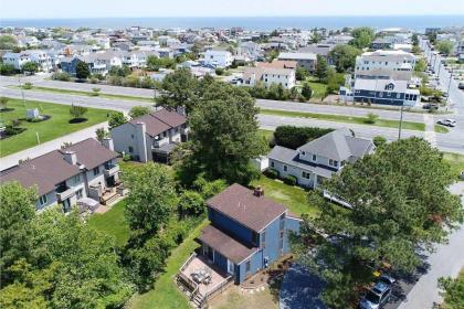 Spacious Home Walk to Beach Shops and Dining! - image 12