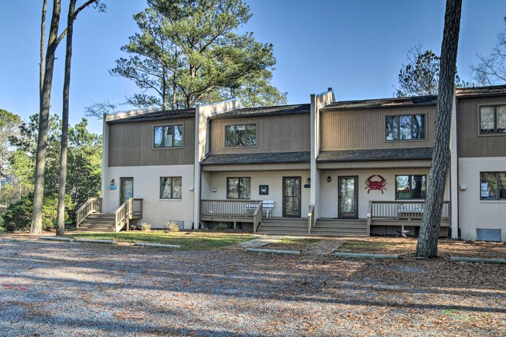 Townhome with Outdoor Shower Less Than 1 Mi to Downtown - image 3