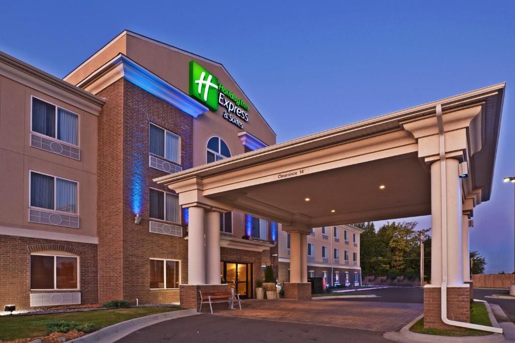 Holiday Inn Express Hotel & Suites Oklahoma City-Bethany an IHG Hotel - main image