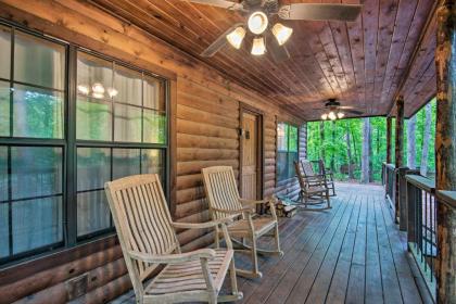 Quiet Cabin with Hot Tub 3 Mi to Broken Bow Marina! Oklahoma