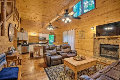 Quiet Cabin with Hot Tub 3 Mi to Broken Bow Marina! - image 11