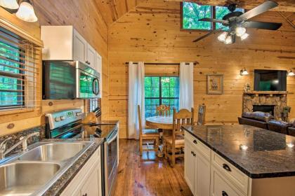 Quiet Cabin with Hot Tub 3 Mi to Broken Bow Marina! - image 3