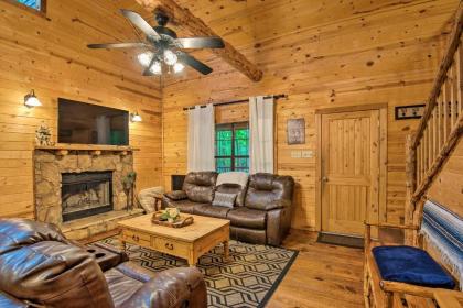 Quiet Cabin with Hot Tub 3 Mi to Broken Bow Marina! - image 8