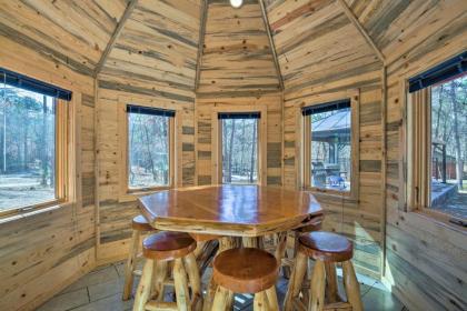 Cabin with Hot Tub-Near Beavers Bend Broken Bow - image 10