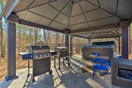 Cabin with Hot Tub-Near Beavers Bend Broken Bow - image 4