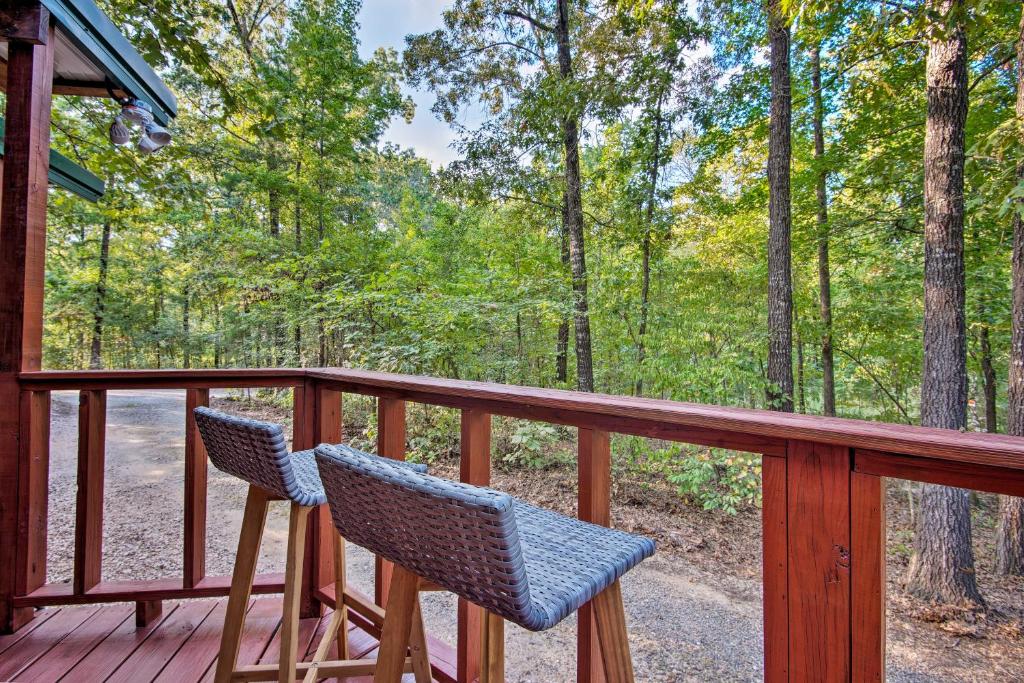 Serene Broken Bow Cabin with Hot Tub and Fire Pit - image 4