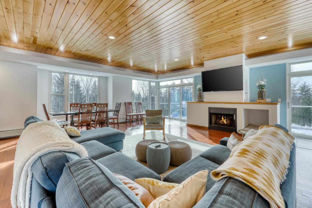 Contemporary Maine Retreat - main image