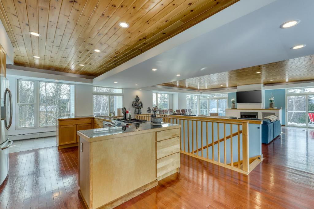 Contemporary Maine Retreat - image 3