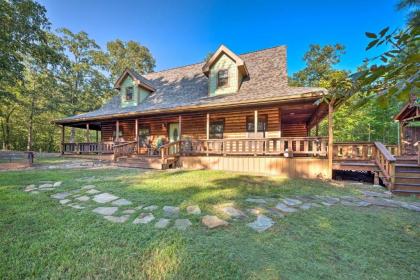 Rustic Broken Bow Retreat with Hot Tub and Deck! - image 1