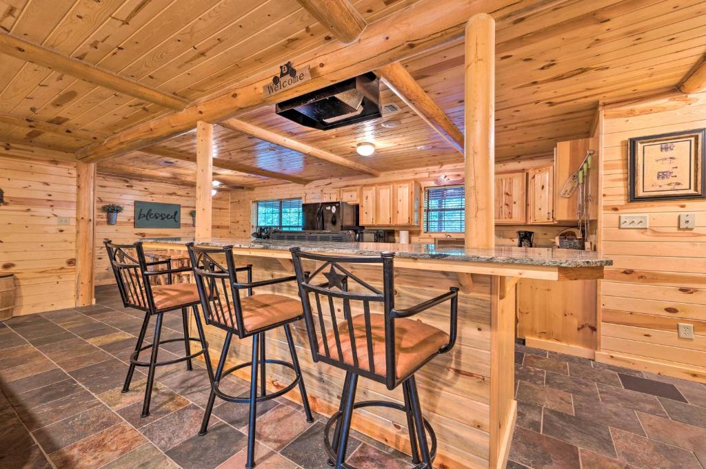 Rustic Broken Bow Retreat with Hot Tub and Deck! - image 3