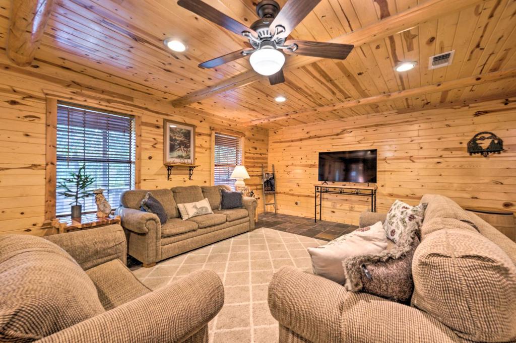 Rustic Broken Bow Retreat with Hot Tub and Deck! - image 4