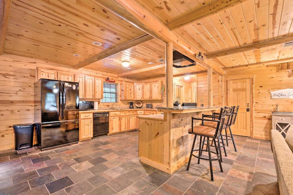 Rustic Broken Bow Retreat with Hot Tub and Deck! - image 7