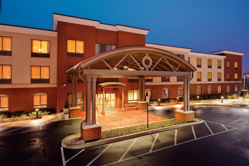 Holiday Inn Express Hotel & Suites Bethlehem Airport/Allentown area an IHG Hotel - main image