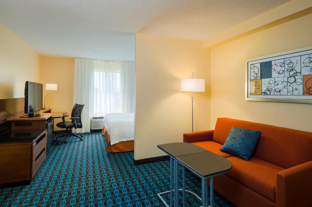 Fairfield Inn & Suites by Marriott Allentown Bethlehem/Lehigh Valley Airport - image 6