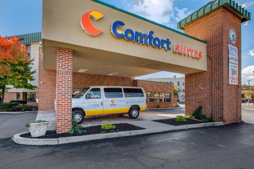 Comfort Suites Bethlehem Near Lehigh University and LVI Airport - image 3