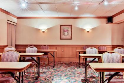 The View Inn & Suites Bethlehem / Allentown / Lehigh Airport - image 12