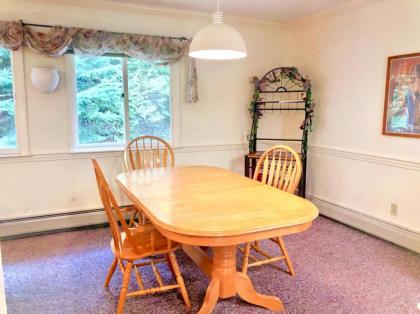 R7 Ski-in Ski-out Bretton Woods Townhome on 2-mile home trail Mt Washington views - image 13