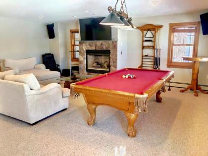 P5 Ski-in Ski-out rare find!! Presidential View single family with garage pool table ping pong - image 10