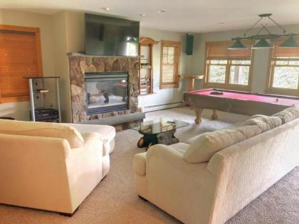 P5 Ski-in Ski-out rare find!! Presidential View single family with garage pool table ping pong - image 9