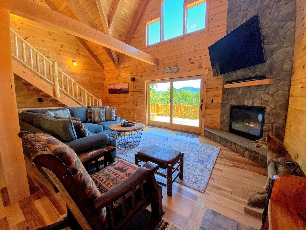 UV Log home with direct Cannon Mountain views Minutes to attractions Fireplace Pool Table AC - main image